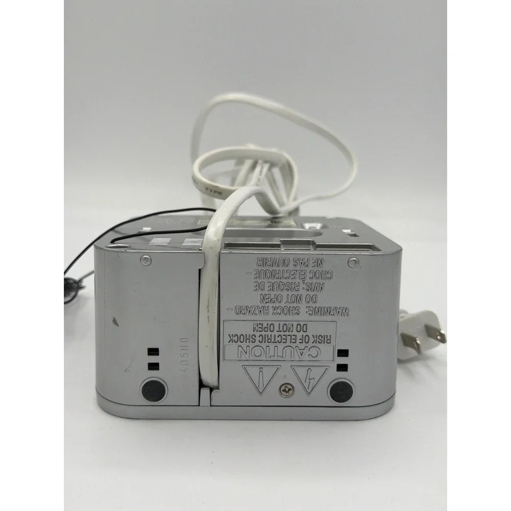 Vintage Timex T319S Easy To Read Alarm Clock Radio Silver Analog AMFM Snooze Y2K